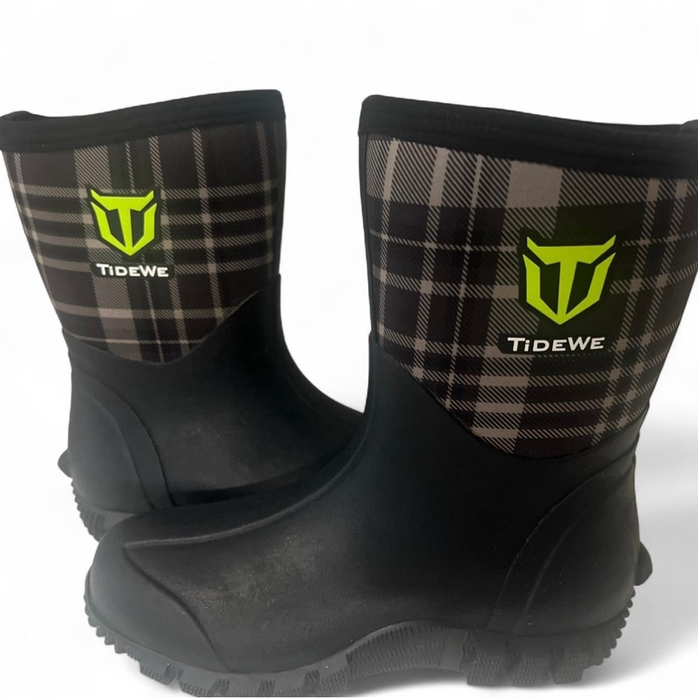 Women's Black and Brown Winter Boots